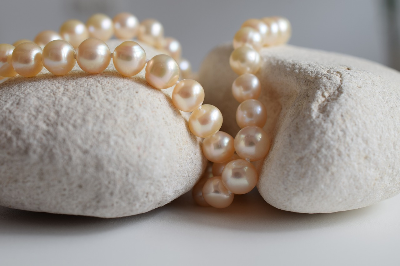 Pearl Birth Stones for June Birthday